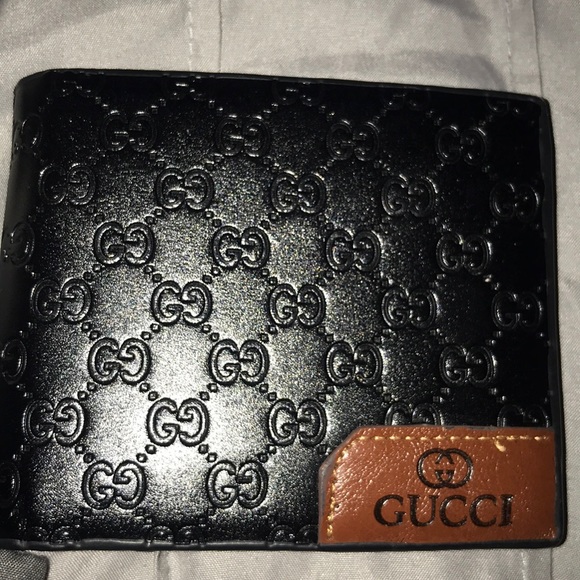 gucci half wallet